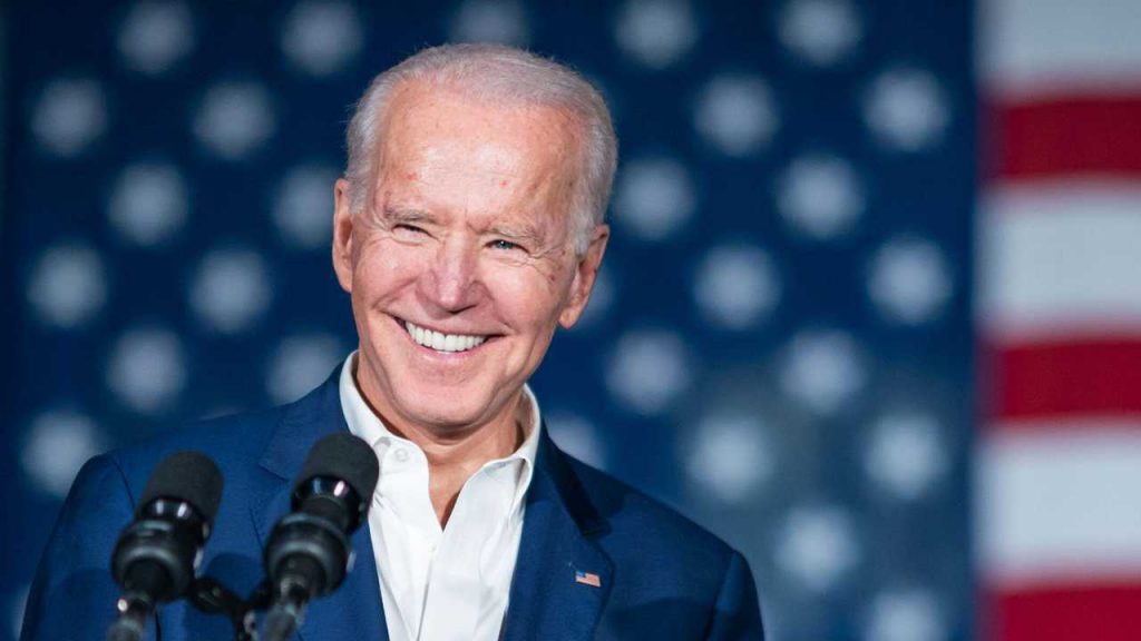 ประธานาธิบดี Biden จะเปลี่ยนยานพาหนะของรัฐบาลกลางทั้งหมดเป็น EV